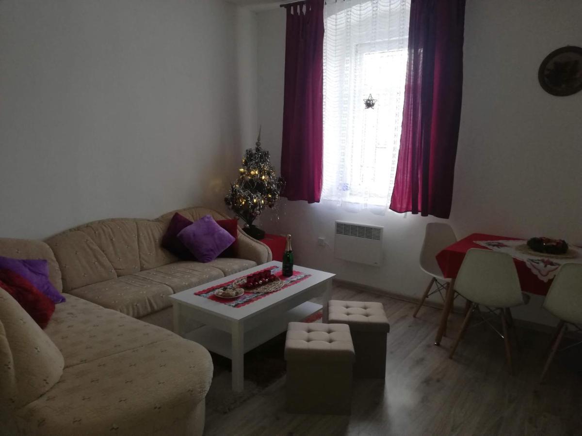Apartman Petra Kovarska Exterior photo